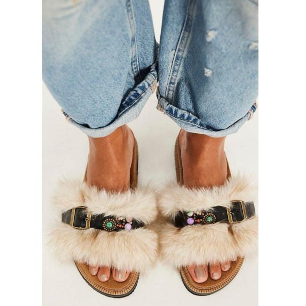 NWOT Free People Frankie Faux Fur Embellished Slide Sandals in Oatmeal - Size 9
